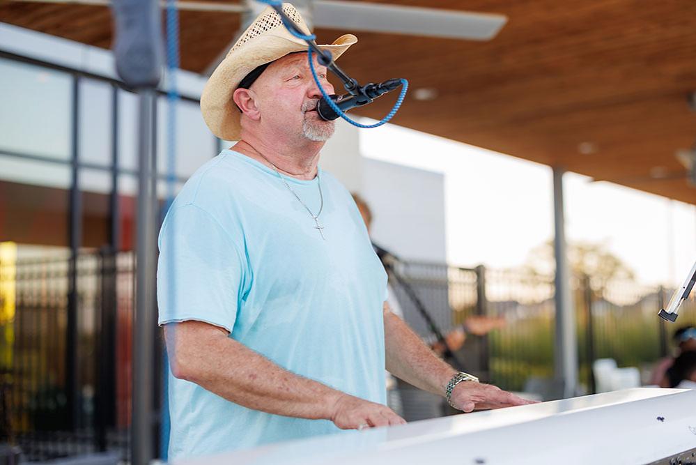 Jubilee - Music At The Pool Photo 27