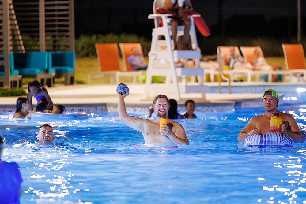 Jubilee - Music At The Pool Photo 46