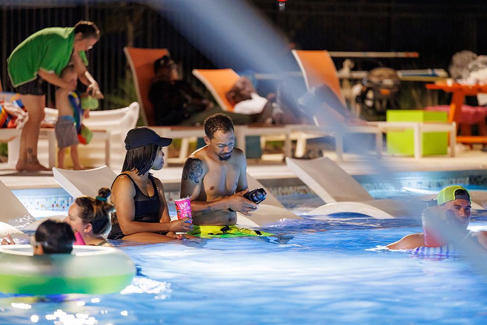 Jubilee - Music At The Pool Photo 99