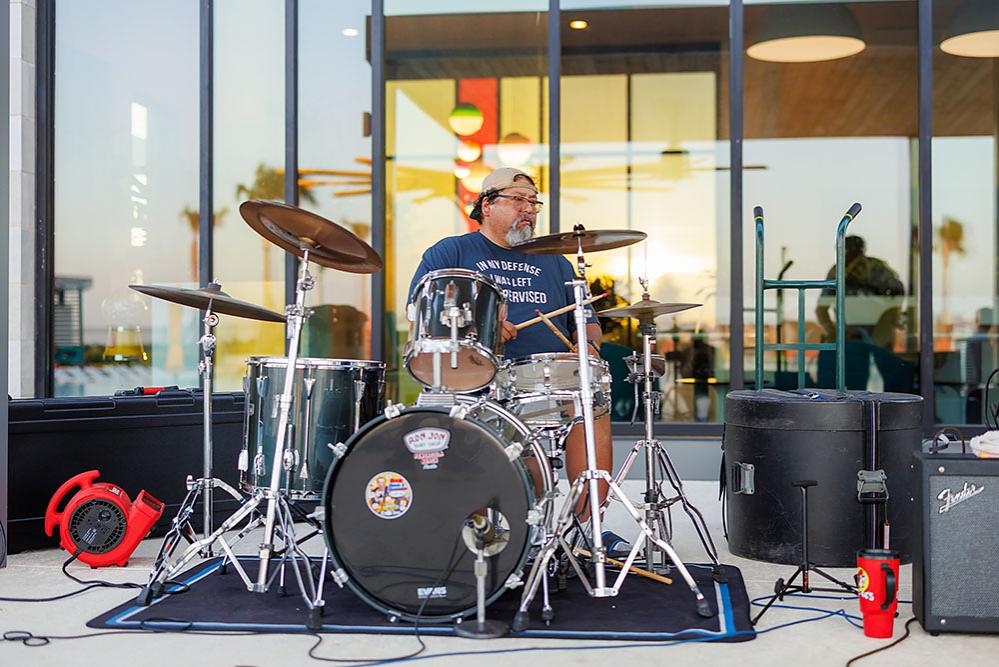 Jubilee - Music At The Pool Photo 30