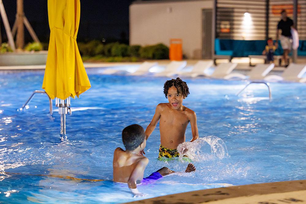 Jubilee - Music At The Pool Photo 111