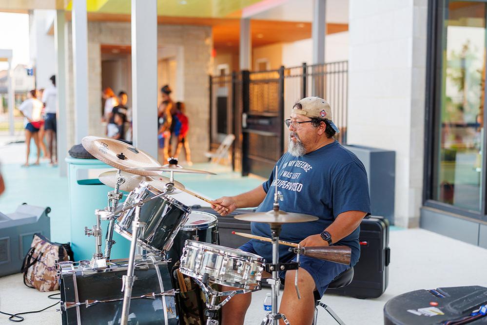 Jubilee - Music At The Pool Photo 15