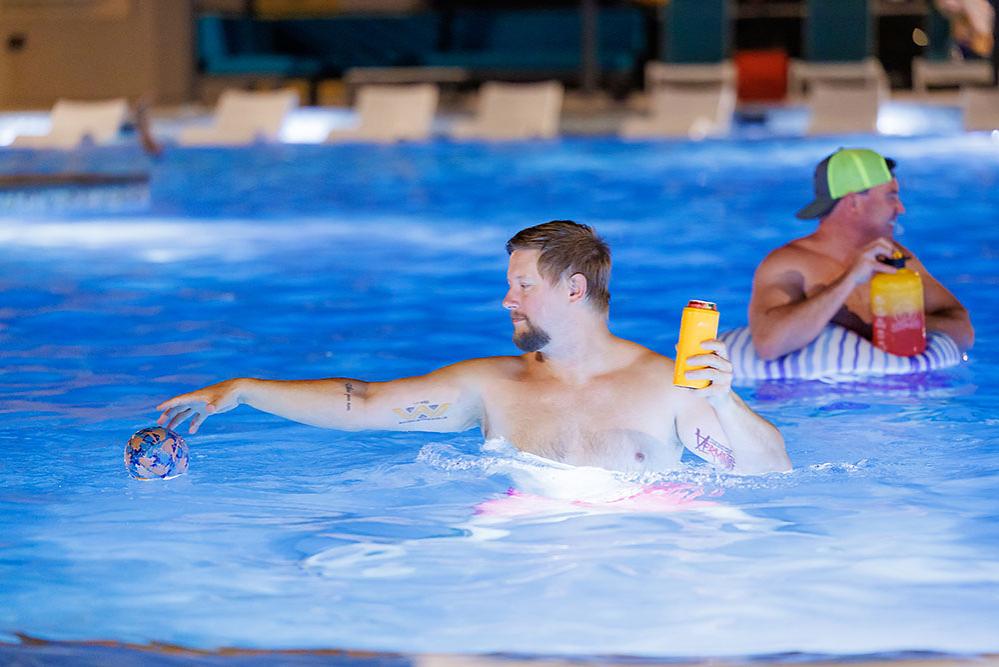 Jubilee - Music At The Pool Photo 5
