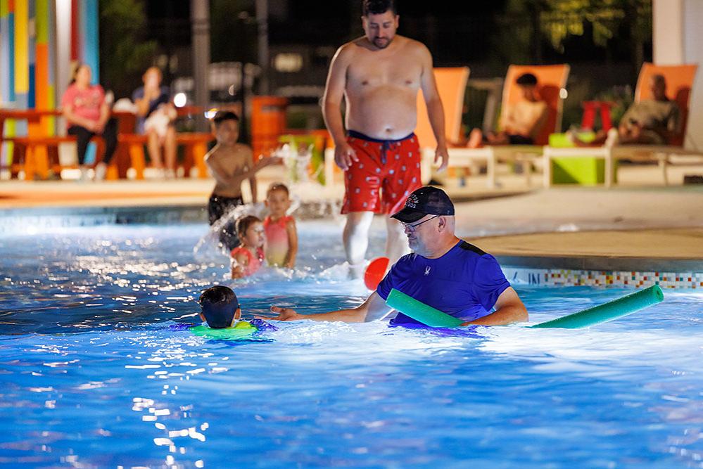 Jubilee - Music At The Pool Photo 11