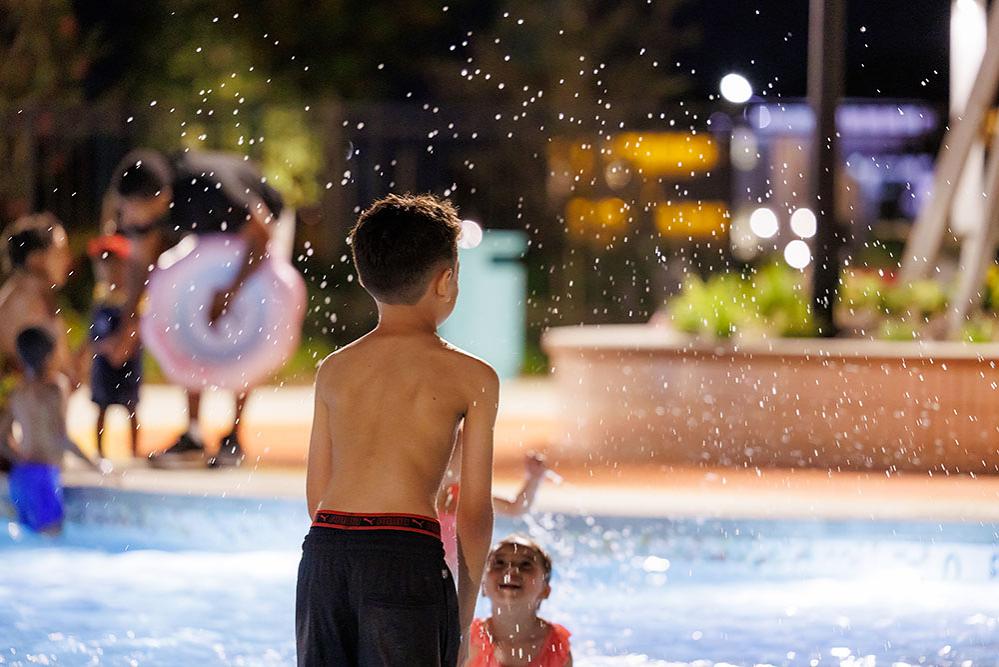 Jubilee - Music At The Pool Photo 100